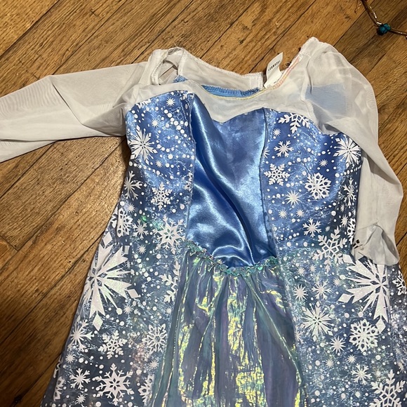 Disney Princess Elsa dress size 4-6x - Picture 2 of 5
